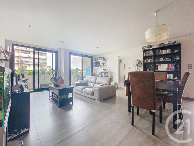 Afficher la photo en grand Appartement F4 à vendre - 4 pièces - 80 m2 - Melun - 77 - ILE-DE-FRANCE