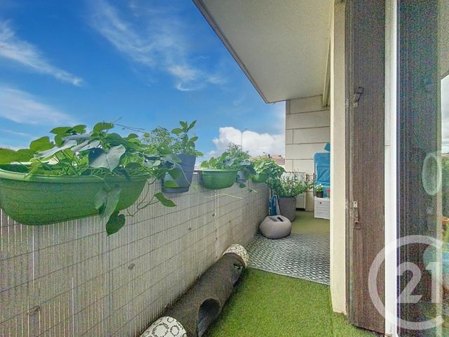 Afficher la photo en grand Appartement F4 à vendre - 4 pièces - 80 m2 - Melun - 77 - ILE-DE-FRANCE