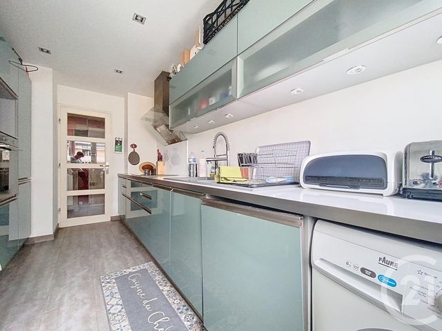 Afficher la photo en grand Appartement F4 à vendre - 4 pièces - 80 m2 - Melun - 77 - ILE-DE-FRANCE