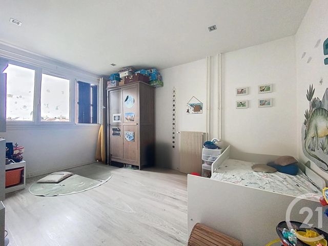 Afficher la photo en grand Appartement F4 à vendre - 4 pièces - 80 m2 - Melun - 77 - ILE-DE-FRANCE
