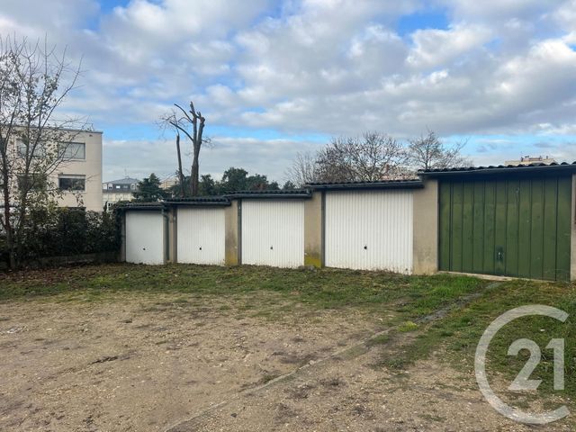 Parking &agrave; louer - 12 m2 - Melun - 77 - ILE-DE-FRANCE
