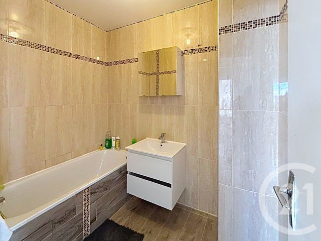 Appartement T3 &agrave; louer - 3 pi&egrave;ces - 68,53 m2 - Melun - 77 - ILE-DE-FRANCE