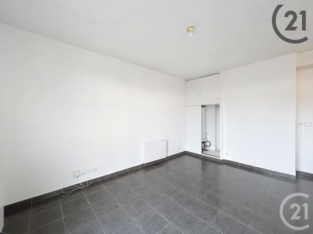 Appartement F1 à louer - 1 pièce - 30,75 m2 - Savigny Le Temple - 77 - ILE-DE-FRANCE