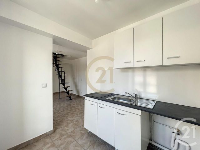 Afficher la photo en grand Appartement Duplex à louer - 3 pièces - 41 m2 - Melun - 77 - ILE-DE-FRANCE