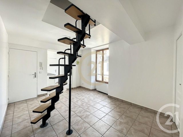 Afficher la photo en grand Appartement Duplex à louer - 3 pièces - 41 m2 - Melun - 77 - ILE-DE-FRANCE