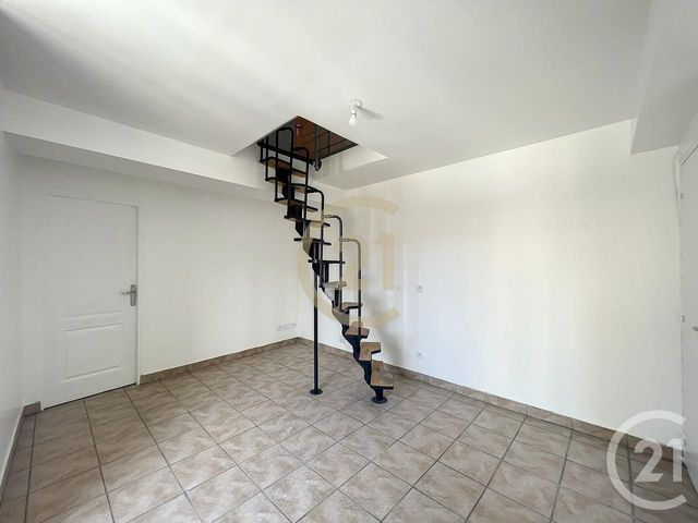 Afficher la photo en grand Appartement Duplex à louer - 3 pièces - 41 m2 - Melun - 77 - ILE-DE-FRANCE