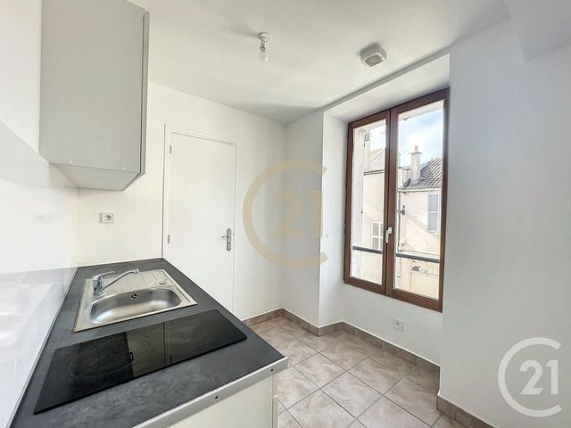 Afficher la photo en grand Appartement Duplex à louer - 3 pièces - 41 m2 - Melun - 77 - ILE-DE-FRANCE