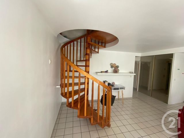 Appartement F5 à vendre - 5 pièces - 107 m2 - Melun - 77 - ILE-DE-FRANCE