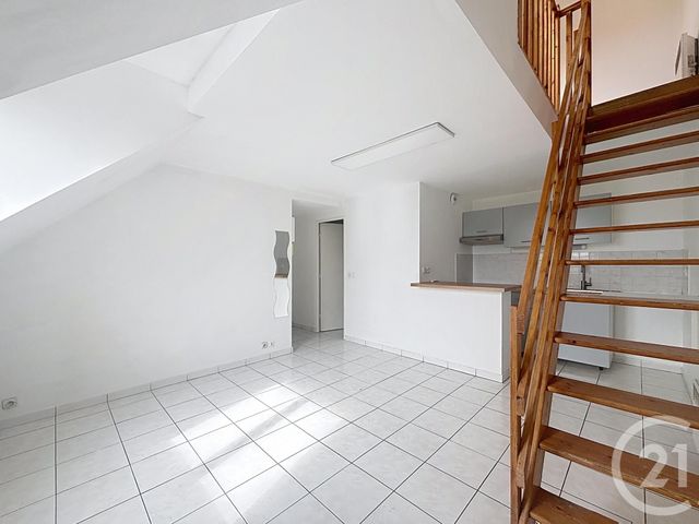 Appartement Duplex &agrave; louer - 2 pi&egrave;ces - 30 m2 - Melun - 77 - ILE-DE-FRANCE
