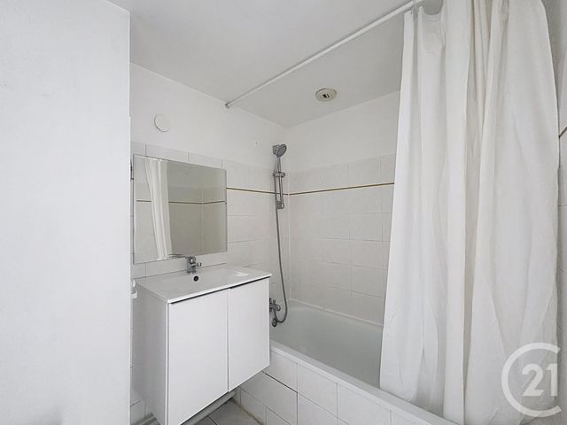Appartement Duplex &agrave; louer - 2 pi&egrave;ces - 30 m2 - Melun - 77 - ILE-DE-FRANCE