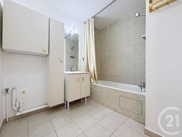 Appartement F3 &agrave; louer - 3 pi&egrave;ces - 65,33 m2 - Melun - 77 - ILE-DE-FRANCE