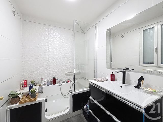 Appartement F2 &agrave; louer - 2 pi&egrave;ces - 63,55 m2 - Melun - 77 - ILE-DE-FRANCE