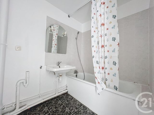Appartement &agrave; louer - 3 pi&egrave;ces - 68,26 m2 - Melun - 77 - ILE-DE-FRANCE