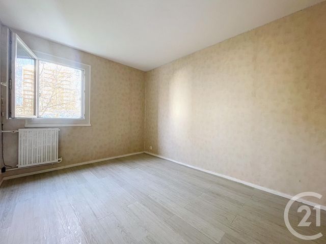 Appartement &agrave; louer - 3 pi&egrave;ces - 68,26 m2 - Melun - 77 - ILE-DE-FRANCE