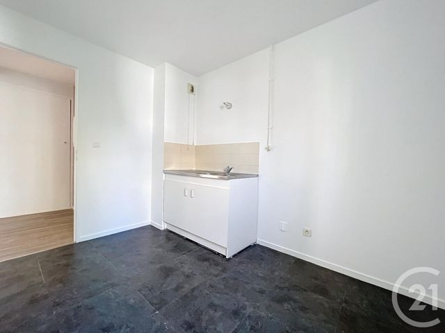 Appartement &agrave; louer - 3 pi&egrave;ces - 68,26 m2 - Melun - 77 - ILE-DE-FRANCE
