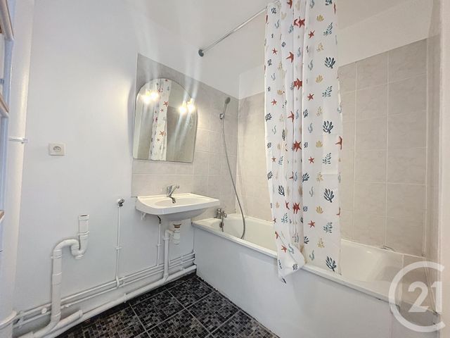Appartement &agrave; louer - 3 pi&egrave;ces - 68,26 m2 - Melun - 77 - ILE-DE-FRANCE