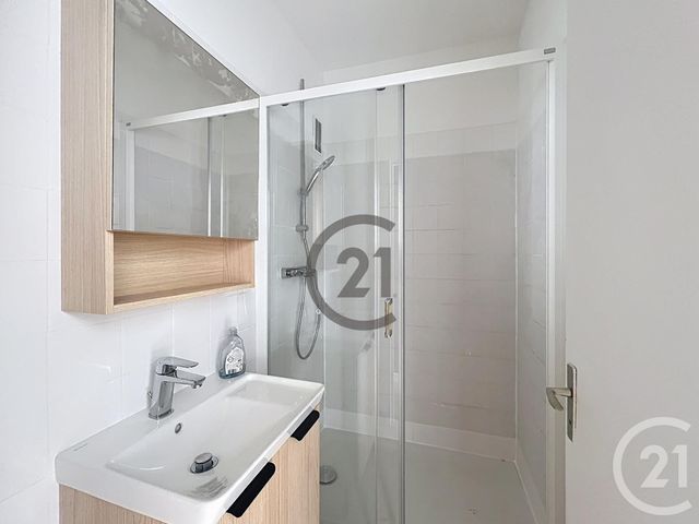Appartement F4 &agrave; louer - 4 pi&egrave;ces - 120 m2 - Vaux Le Penil - 77 - ILE-DE-FRANCE