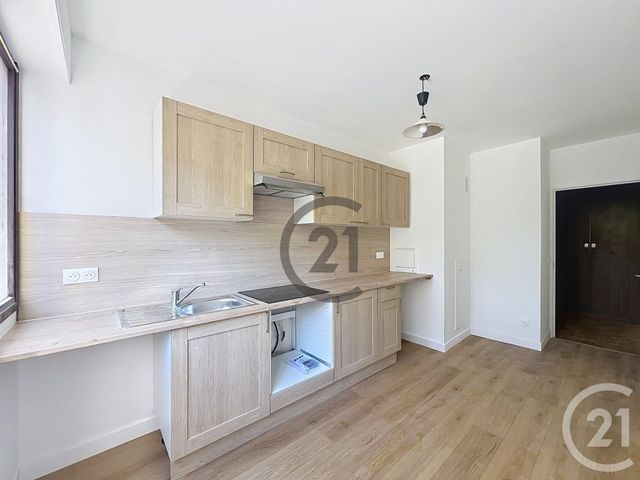Appartement F4 &agrave; louer - 4 pi&egrave;ces - 120 m2 - Vaux Le Penil - 77 - ILE-DE-FRANCE