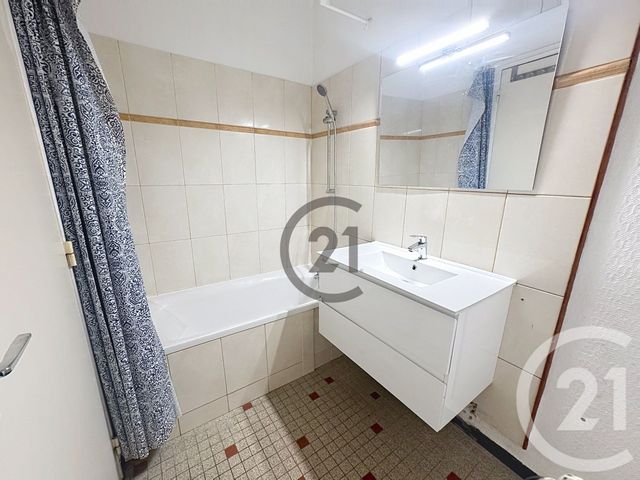 Appartement F3 &agrave; louer - 3 pi&egrave;ces - 60,34 m2 - St Fargeau Ponthierry - 77 - ILE-DE-FRANCE
