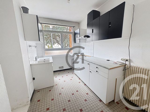 Appartement F3 &agrave; louer - 3 pi&egrave;ces - 60,34 m2 - St Fargeau Ponthierry - 77 - ILE-DE-FRANCE