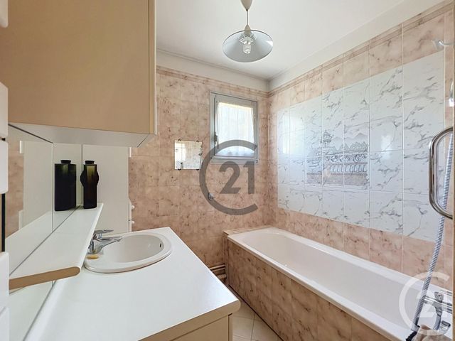 Appartement F3 &agrave; louer - 3 pi&egrave;ces - 92,16 m2 - Melun - 77 - ILE-DE-FRANCE