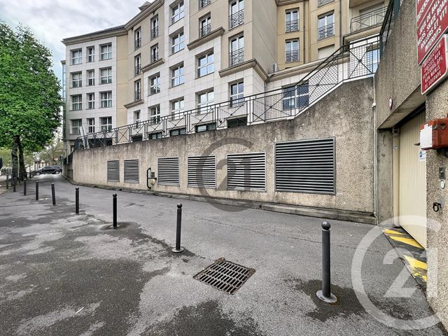 Parking &agrave; louer - 11 m2 - Melun - 77 - ILE-DE-FRANCE