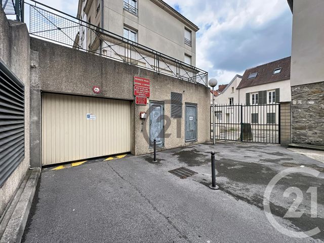 Parking &agrave; louer - 11 m2 - Melun - 77 - ILE-DE-FRANCE