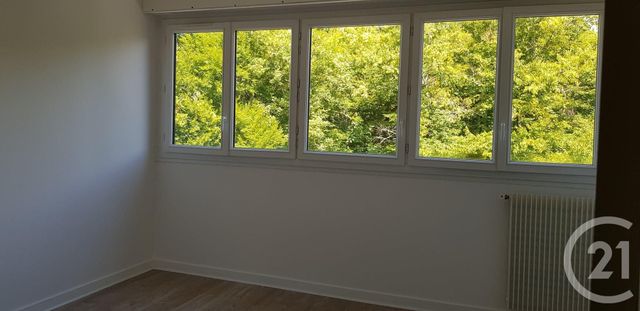 Appartement F3 &agrave; louer - 3 pi&egrave;ces - 64,30 m2 - Vaux Le Penil - 77 - ILE-DE-FRANCE