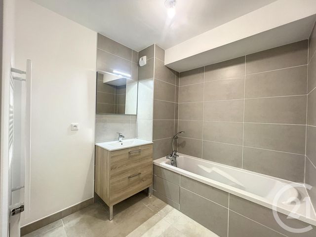 Appartement F3 &agrave; louer - 3 pi&egrave;ces - 61,10 m2 - Le Mee Sur Seine - 77 - ILE-DE-FRANCE