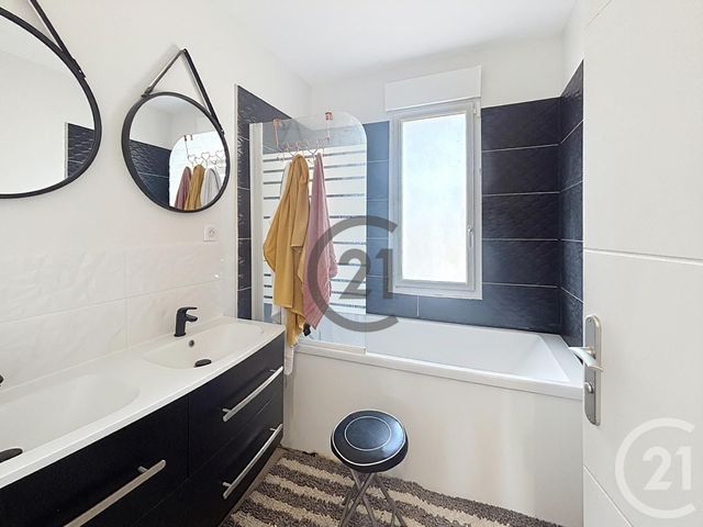 Maison &agrave; louer - 5 pi&egrave;ces - 115,77 m2 - Maincy - 77 - ILE-DE-FRANCE