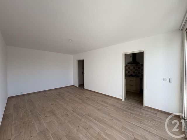 Afficher la photo en grand Appartement F2 à louer - 2 pièces - 50,26 m2 - Dammarie Les Lys - 77 - ILE-DE-FRANCE