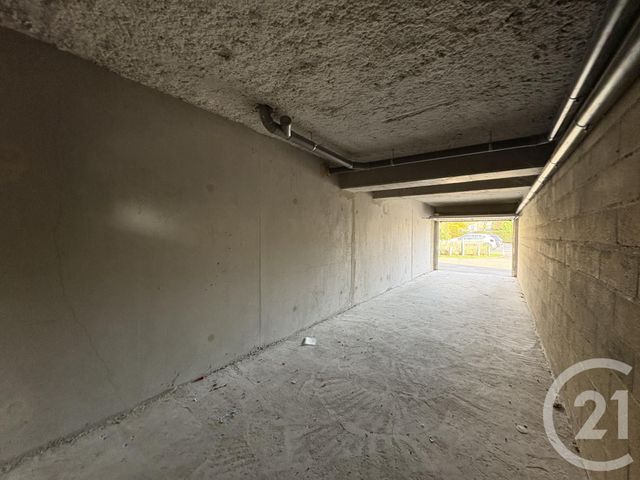 Parking à louer - 32,80 m2 - Lieusaint - 77 - ILE-DE-FRANCE