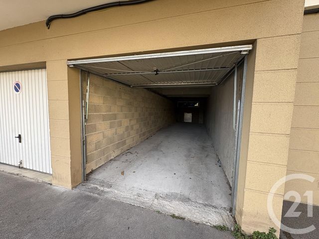 Parking à louer - 32,80 m2 - Lieusaint - 77 - ILE-DE-FRANCE