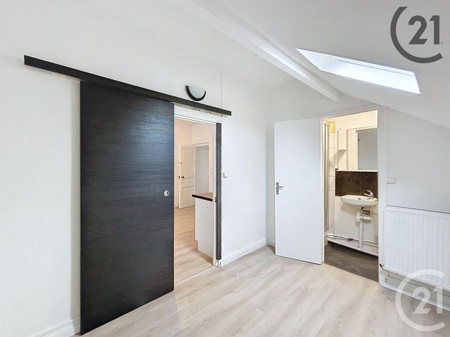 Appartement F2 à louer - 2 pièces - 24 m2 - Melun - 77 - ILE-DE-FRANCE