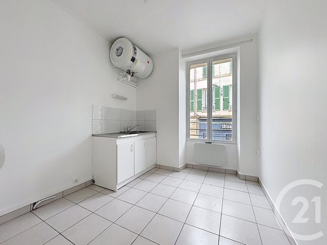 Appartement T1 &agrave; louer - 1 pi&egrave;ce - 29 m2 - Melun - 77 - ILE-DE-FRANCE