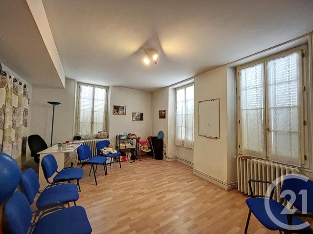 Appartement Local à louer - 4 pièces - 92 m2 - Auxerre - 89 - BOURGOGNE