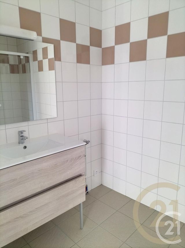 Afficher la photo en grand Appartement F3 à louer - 3 pièces - 57,21 m2 - Auxerre - 89 - BOURGOGNE