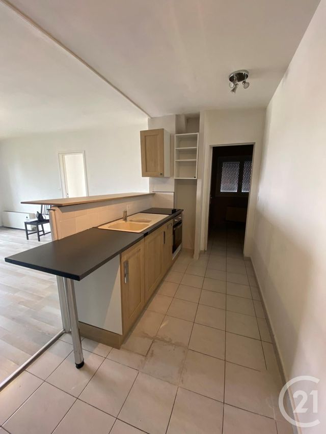 Appartement F3 &agrave; louer - 3 pi&egrave;ces - 50 m2 - St Georges Sur Baulche - 89 - BOURGOGNE