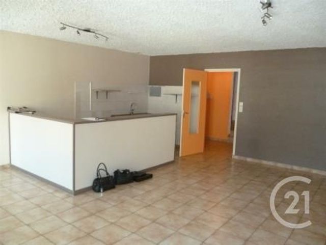 Maison &agrave; louer - 4 pi&egrave;ces - 111 m2 - Fontenay Pres Chablis - 89 - BOURGOGNE