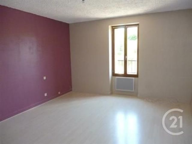 Maison &agrave; louer - 4 pi&egrave;ces - 111 m2 - Fontenay Pres Chablis - 89 - BOURGOGNE