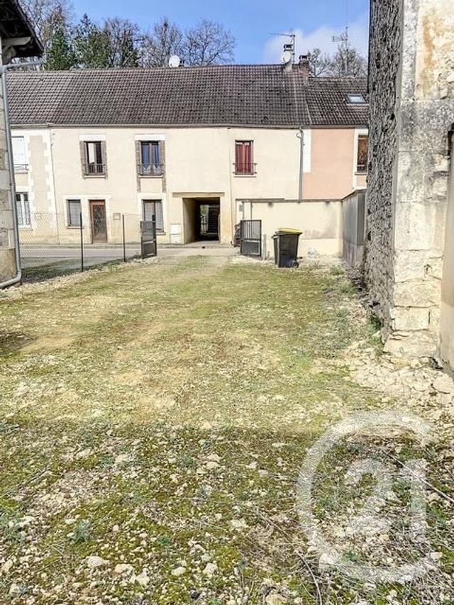 Maison &agrave; louer - 4 pi&egrave;ces - 111 m2 - Fontenay Pres Chablis - 89 - BOURGOGNE