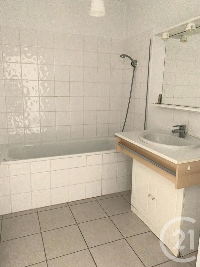 Appartement T3 &agrave; louer - 3 pi&egrave;ces - 60 m2 - Auxerre - 89 - BOURGOGNE