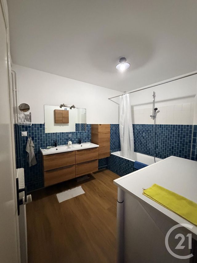 Appartement T3 &agrave; louer - 3 pi&egrave;ces - 77 m2 - Auxerre - 89 - BOURGOGNE