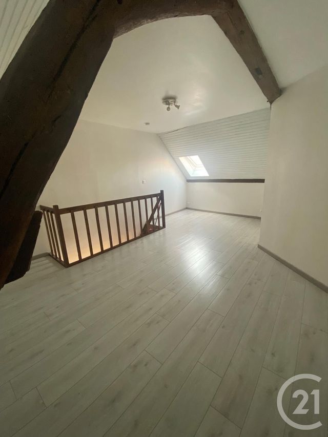 Appartement F2 à louer ST BRIS LE VINEUX
