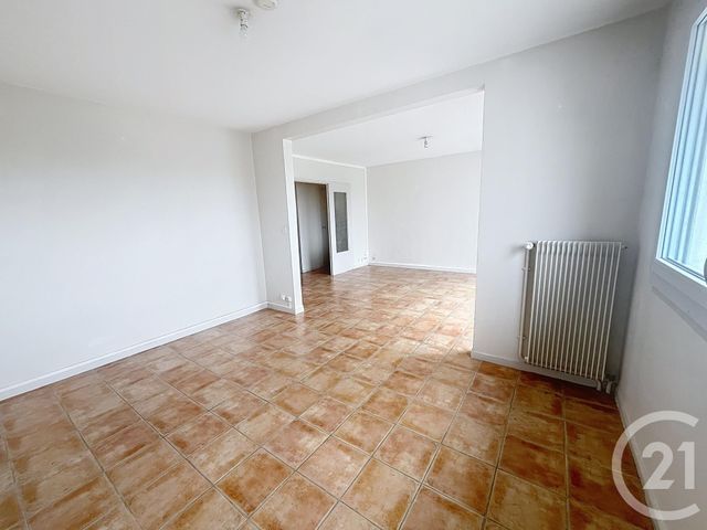 Appartement T3 &agrave; louer - 3 pi&egrave;ces - 79 m2 - Auxerre - 89 - BOURGOGNE