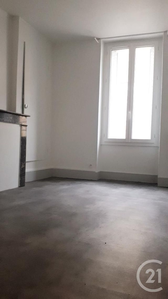 Maison &agrave; louer - 4 pi&egrave;ces - 89 m2 - Aillant Sur Tholon - 89 - BOURGOGNE