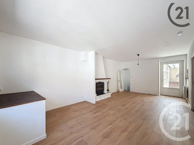 Afficher la photo en grand Appartement F3 à vendre - 3 pièces - 69,53 m2 - Montereau Fault Yonne - 77 - ILE-DE-FRANCE