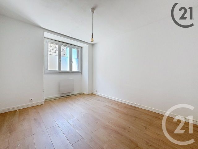 Afficher la photo en grand Appartement F3 à vendre - 3 pièces - 69,53 m2 - Montereau Fault Yonne - 77 - ILE-DE-FRANCE