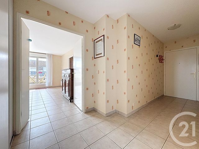 Afficher la photo en grand Appartement F4 à vendre - 4 pièces - 89,84 m2 - Montereau Fault Yonne - 77 - ILE-DE-FRANCE