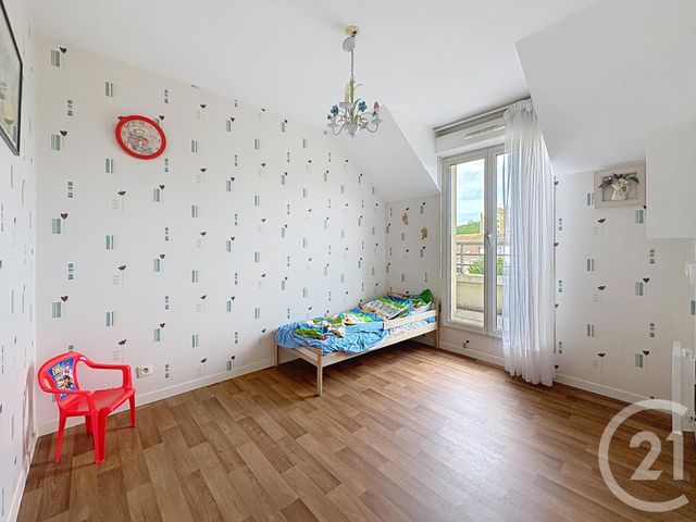 Afficher la photo en grand Appartement F4 à vendre - 4 pièces - 89,84 m2 - Montereau Fault Yonne - 77 - ILE-DE-FRANCE